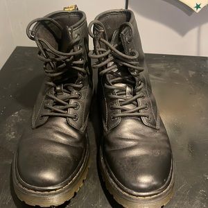 Doc martens pre owned 8 eyelet boots in excellent condition